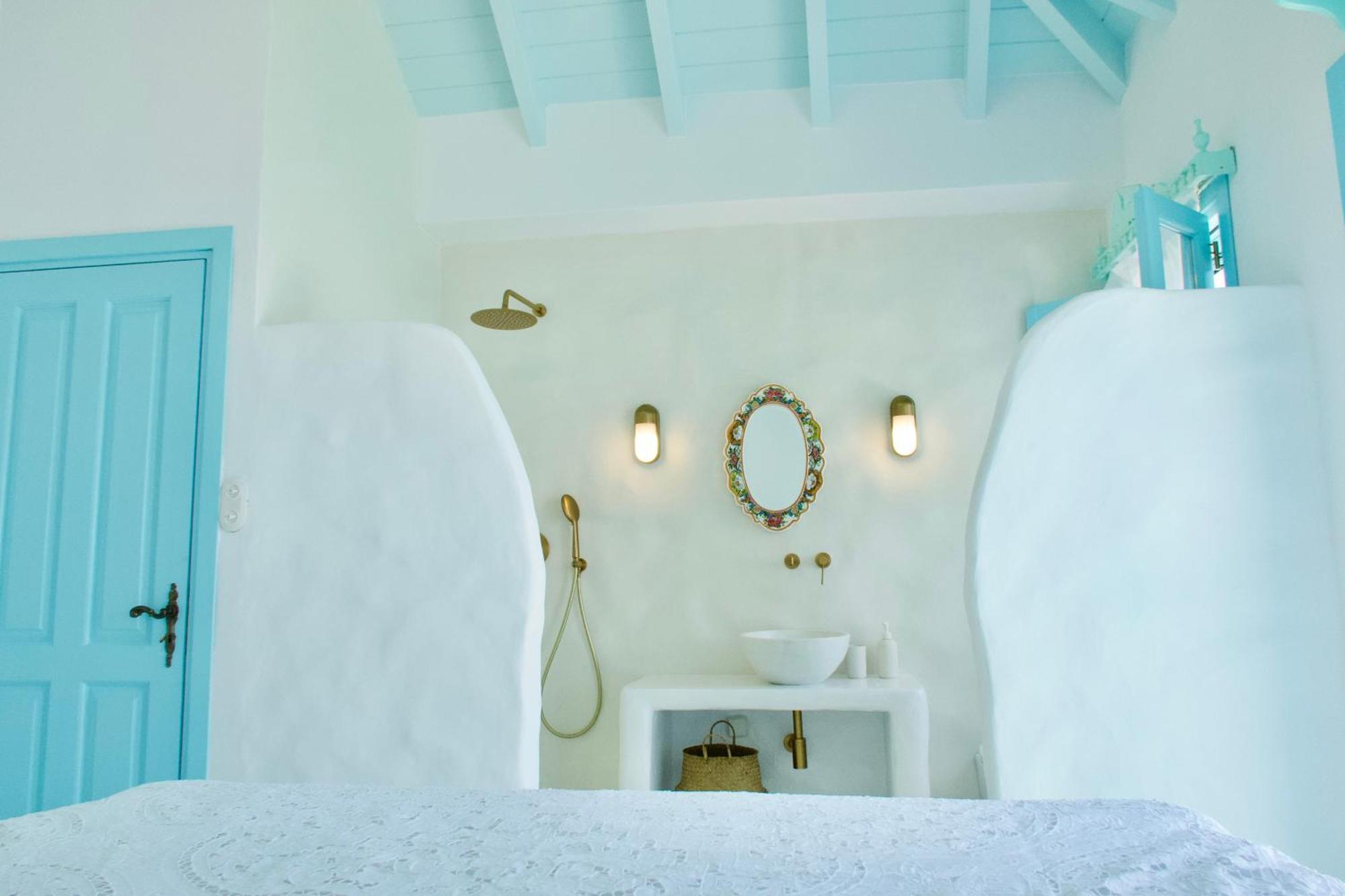 Salt Retreat - Seafront Villa Chalki Town 외부 사진