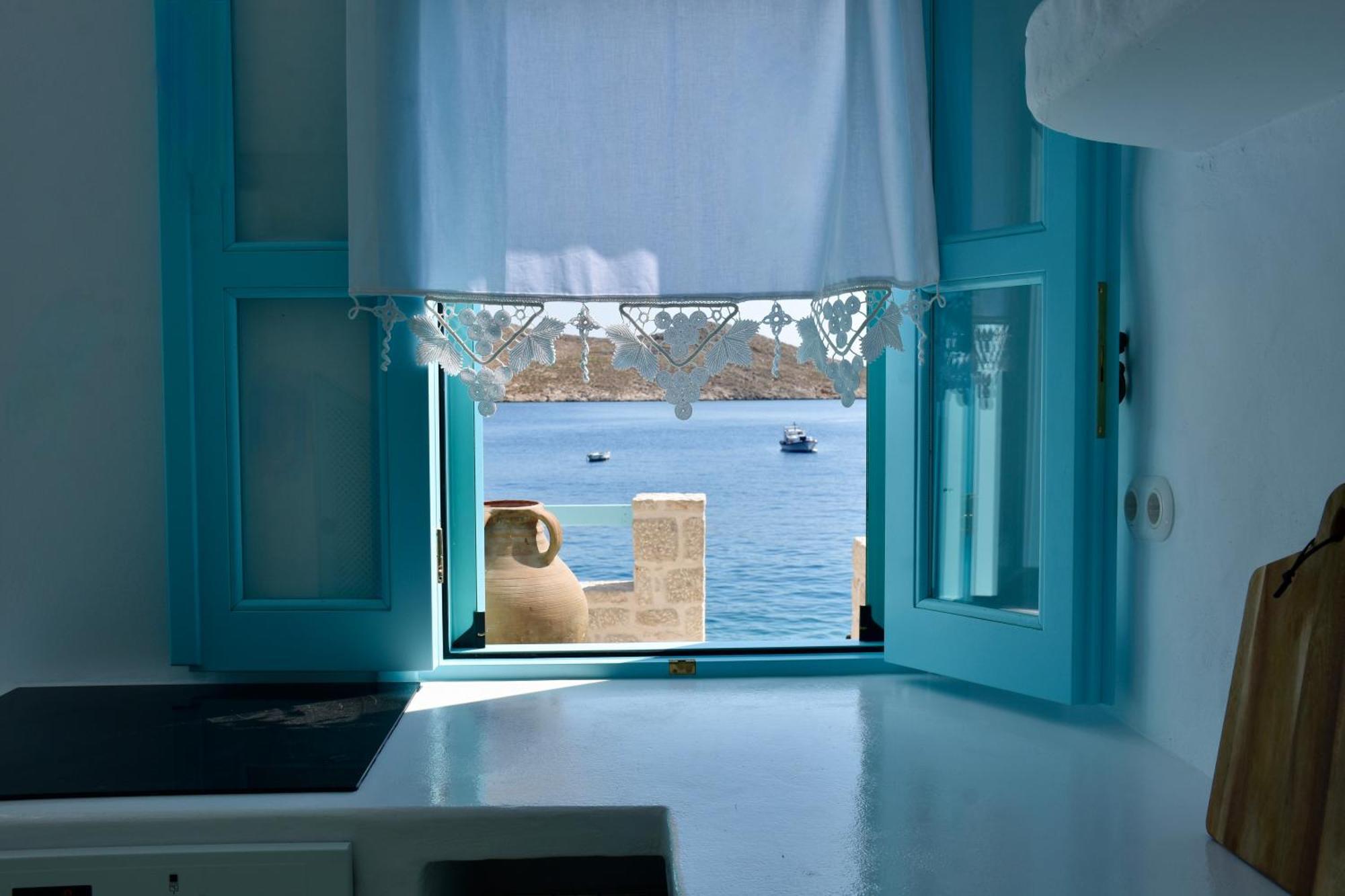 Salt Retreat - Seafront Villa Chalki Town 외부 사진