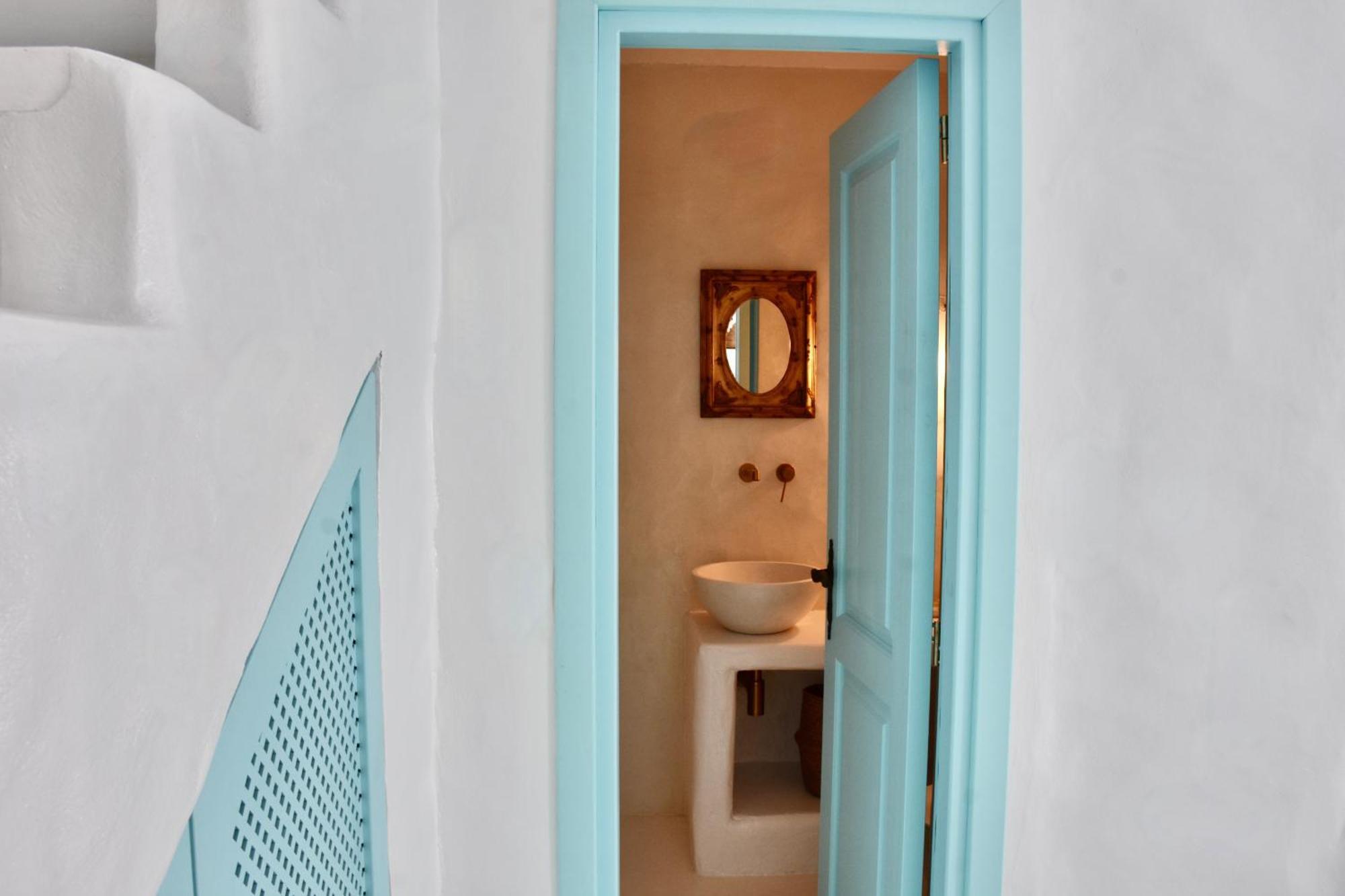 Salt Retreat - Seafront Villa Chalki Town 외부 사진