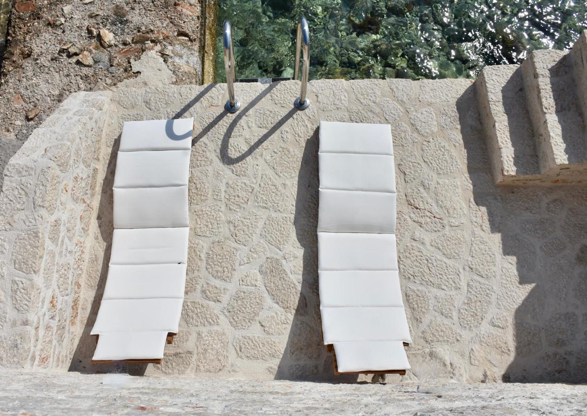 Salt Retreat - Seafront Villa Chalki Town 외부 사진